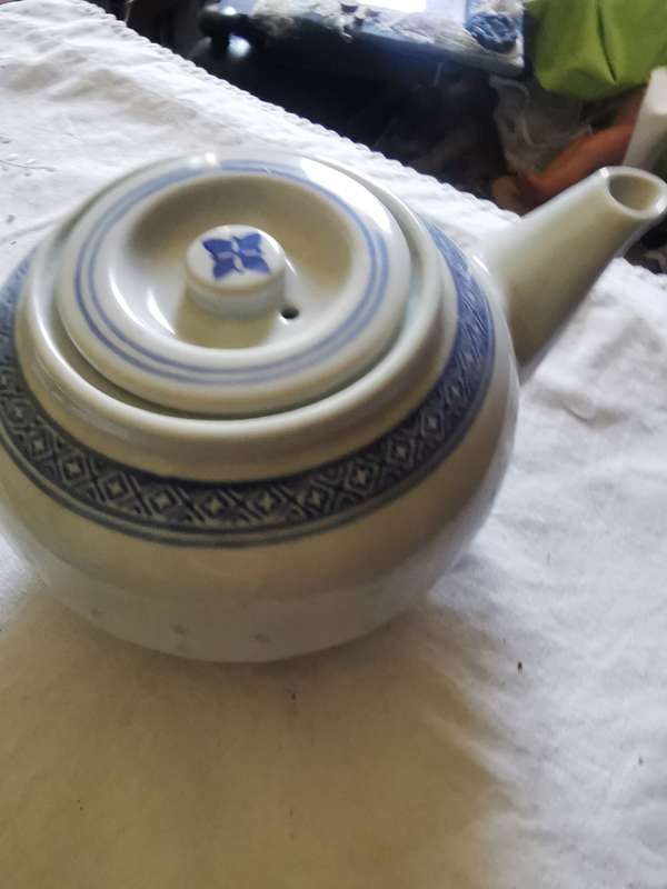 VINTAGE CHINESE TEAPOT