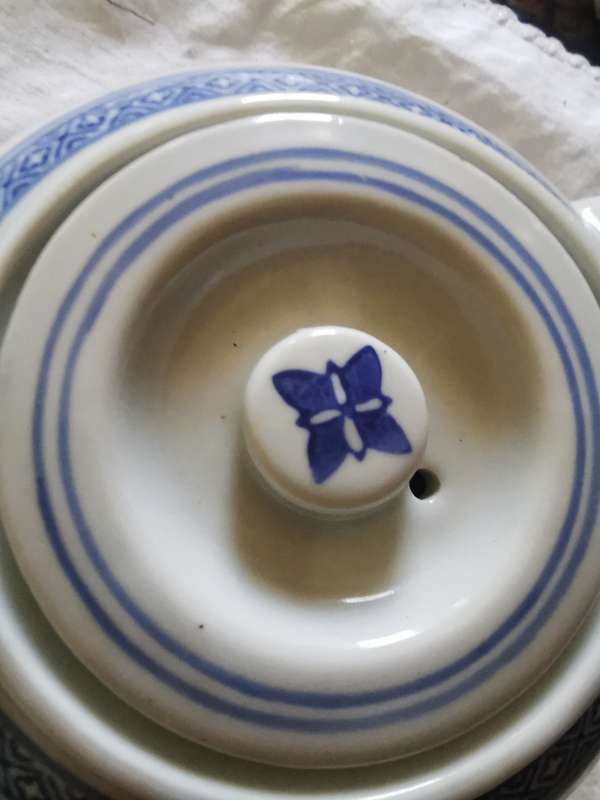 VINTAGE CHINESE TEAPOT