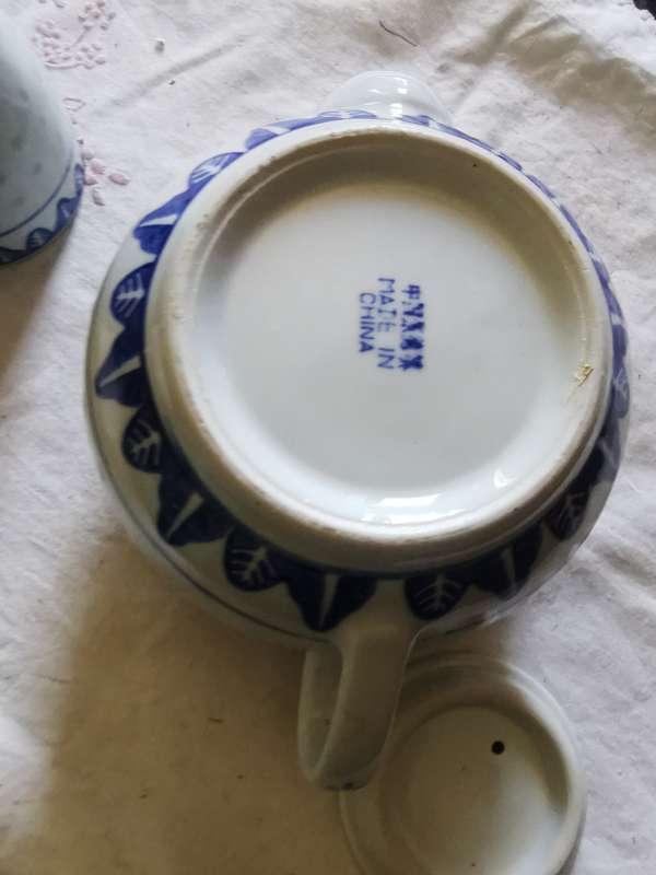 VINTAGE CHINESE TEAPOT