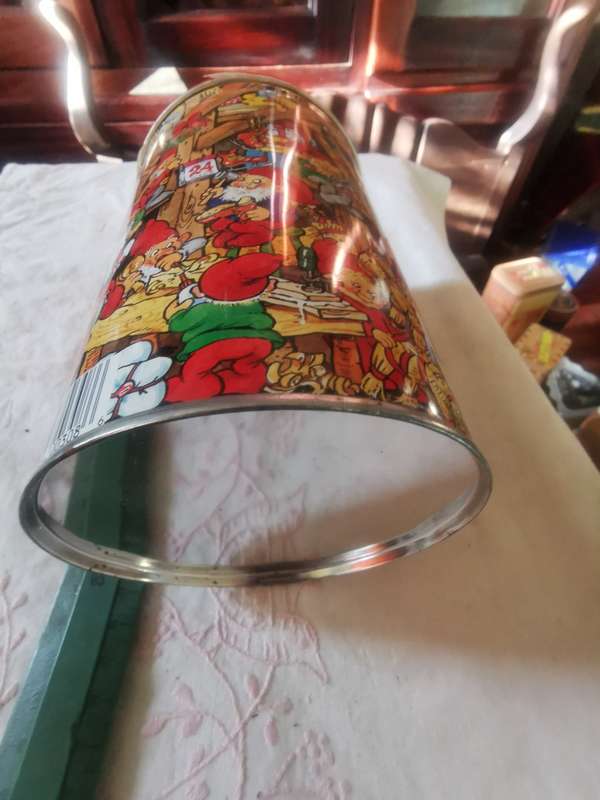 COLLECTABLE CHRISTMAS TIN