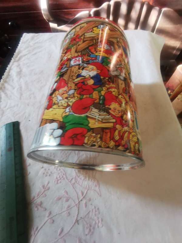 COLLECTABLE CHRISTMAS TIN