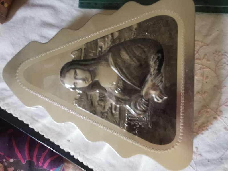 VINTAGE COLLECTABLE TIN