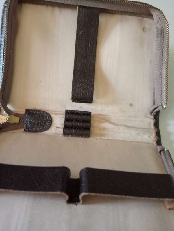 VINTAGE LEATHER HOLDER