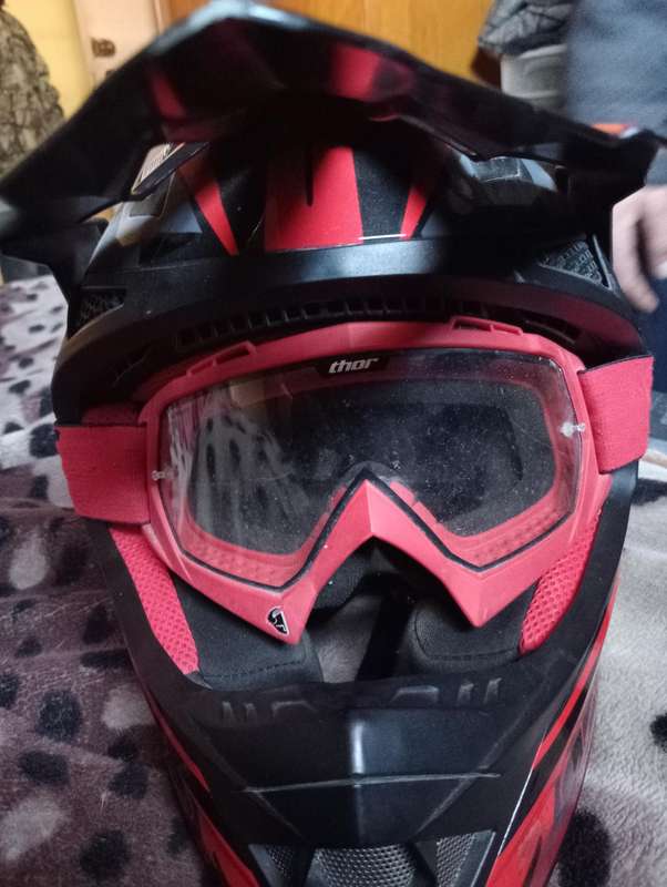 SECONDHAND  QUALITY OFF ROAD BIKE HELMET