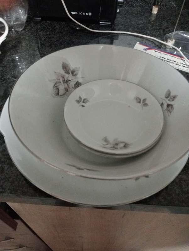 VINTAGE LORENZ GERMANY 4 PIECE TABLEWARE