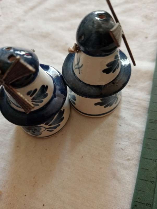VINTAGE MINIATURE SALT AND PEPPER SET
