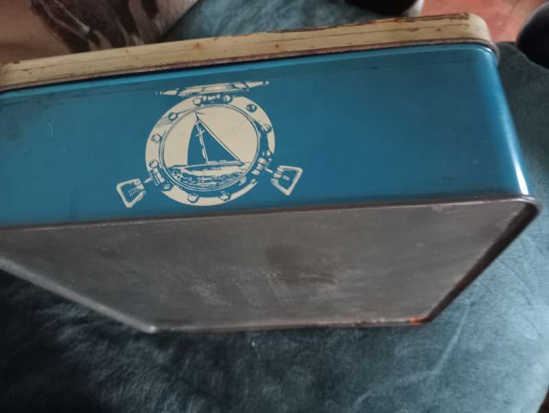 VINTAGE COLECTABOE SHIP TIN