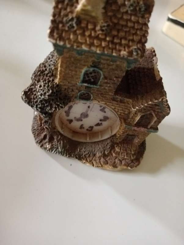 VINTAGE SMALL CERAMIC CHURCH