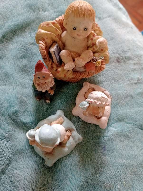 lot small ornaments