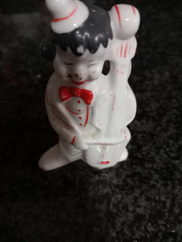 VINTAGE SMALL PORCELAIN BOY WITH GUITAR