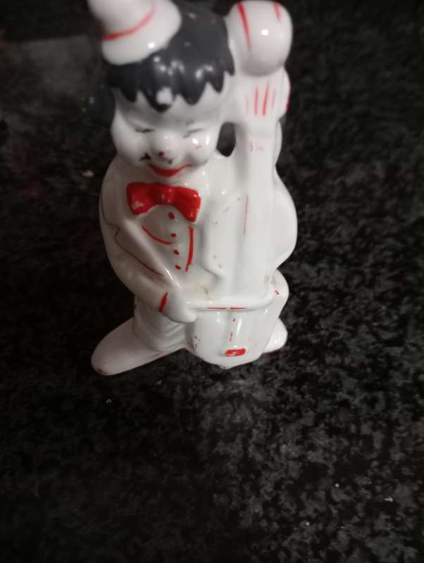 VINTAGE SMALL PORCELAIN BOY WITH GUITAR