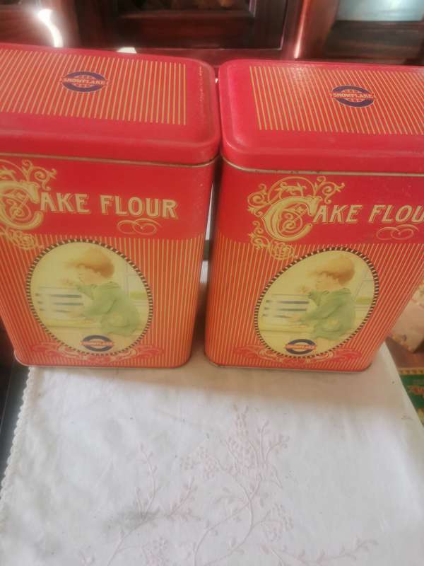 VINTAGE SNOWFLAKE CAKE FLOUR TINS