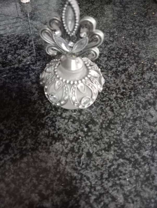 VINTAGE STUNNING PERFUME BOTTLE