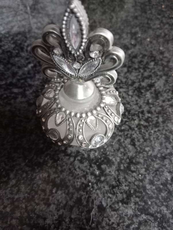 VINTAGE STUNNING PERFUME BOTTLE