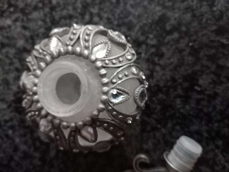VINTAGE STUNNING PERFUME BOTTLE
