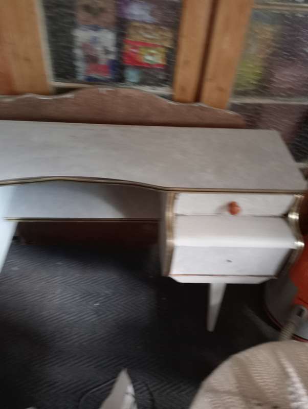 VIntage dresSer