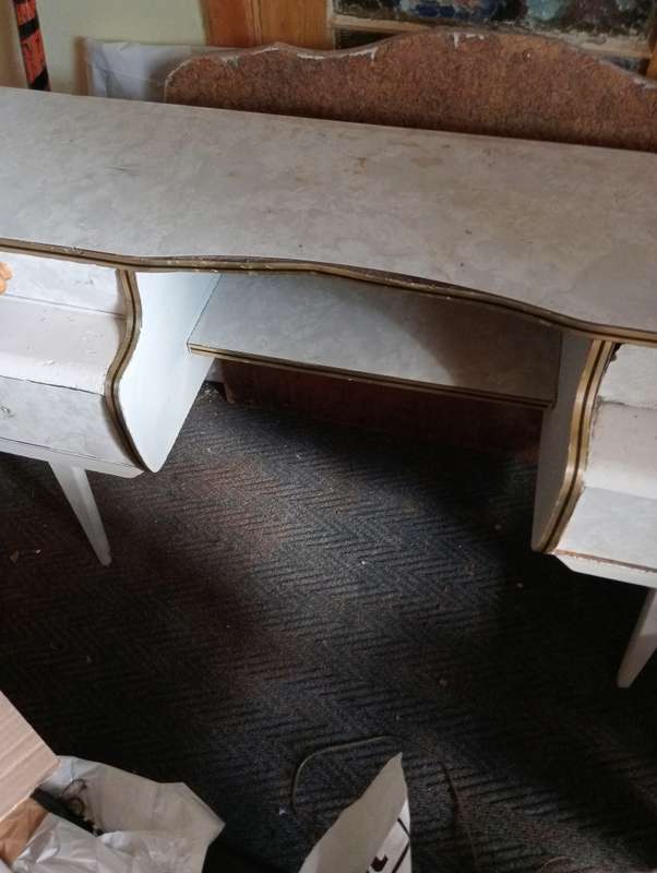 VIntage dresSer
