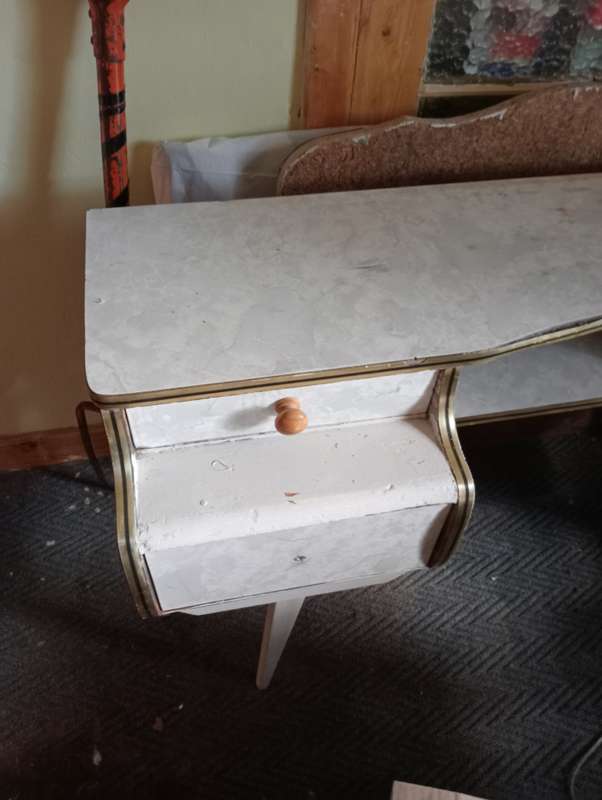 VIntage dresSer