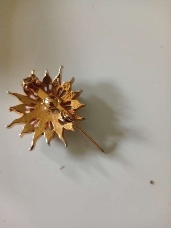 VINTAGE BROOCH 6
