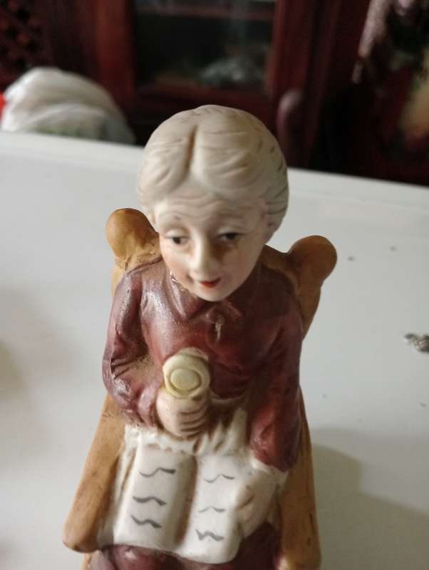 VINTAGE GRANDMA FIGURINE ON CHAIR