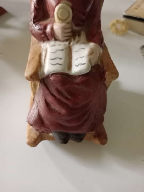 VINTAGE GRANDMA FIGURINE ON CHAIR