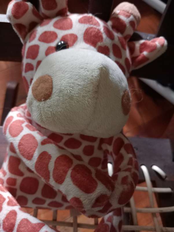 VINTAGE SMALL STUFFED GIRAFFE