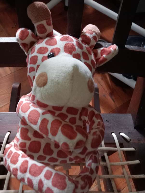 VINTAGE SMALL STUFFED GIRAFFE