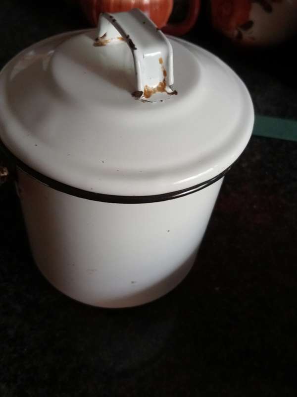 VINTAGE ENAMEL BILLY CAN