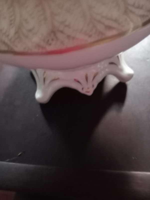 VINTAGE WHITE TEAPOT  WIT LID