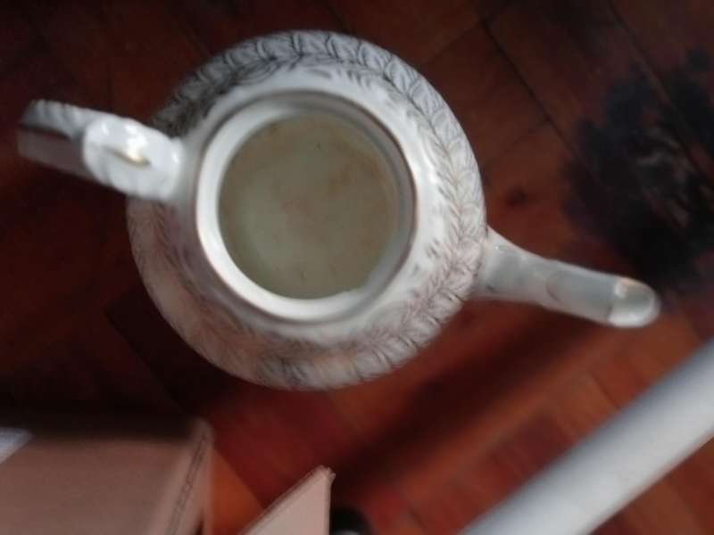 VINTAGE WHITE TEAPOT  WIT LID