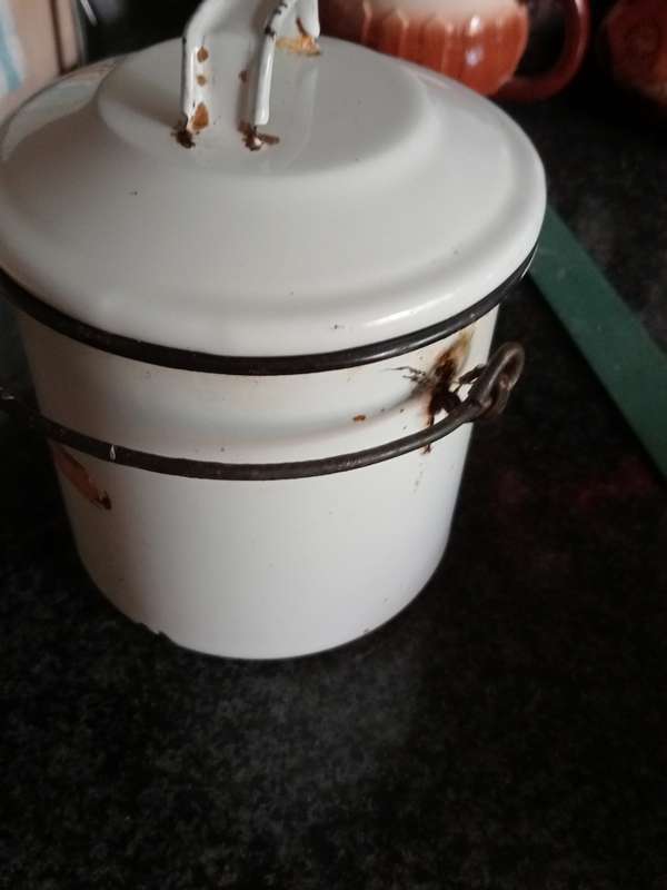 VINTAGE ENAMEL BILLY CAN