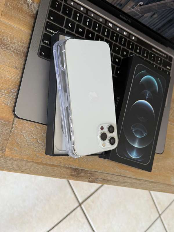 iPhone 12 Pro Max (128GB) Silver + Box & Extras