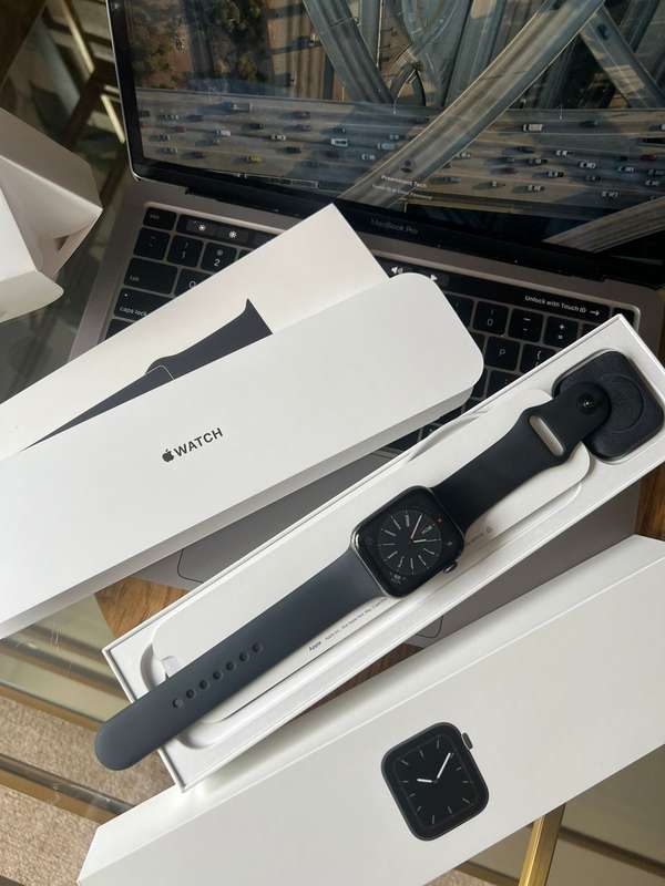 Apple Watch Series 5 (44mm), Great Condition + box & charger .