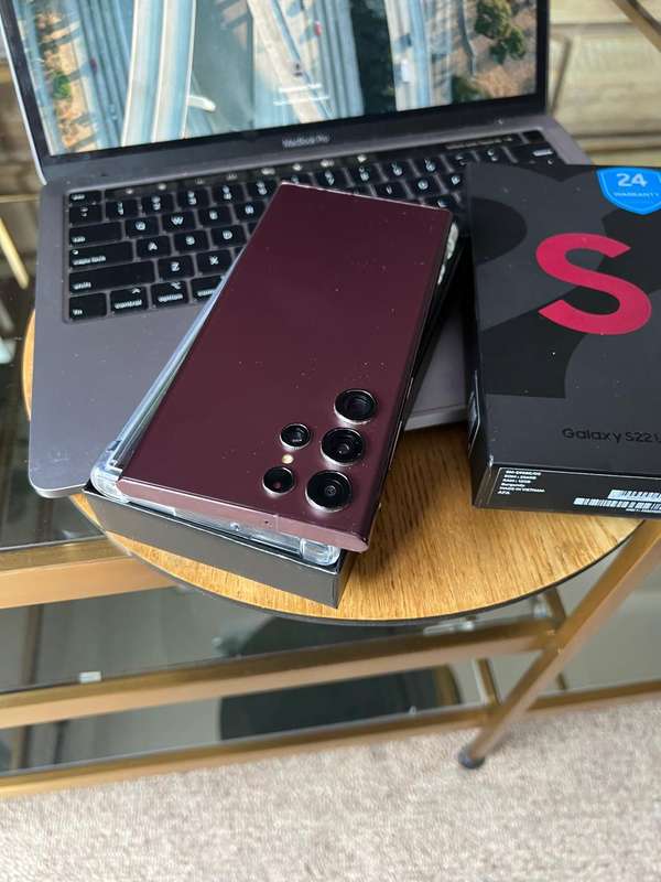 Samsung Galaxy S22 Ultra (256GB) Burgundy ,12GB RAM In Excellent Condition