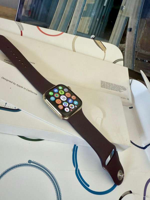 Apple Watch Series 7 (41mm)STAINLESS STEEL GOLD In Prestine Condition + box & Charger  * LTE*