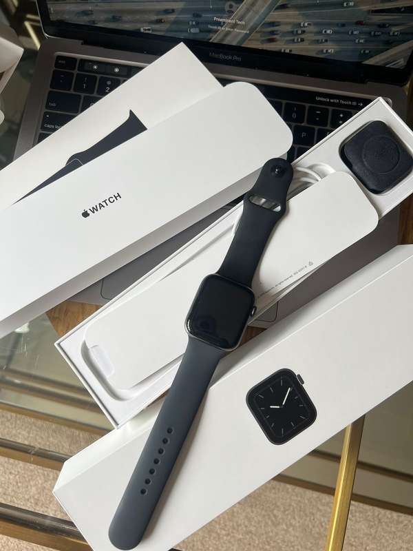 Apple Watch Series 5 (44mm), Great Condition + box & charger .