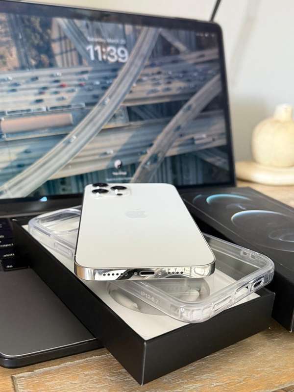 iPhone 12 Pro Max (128GB) Silver + Box & Extras