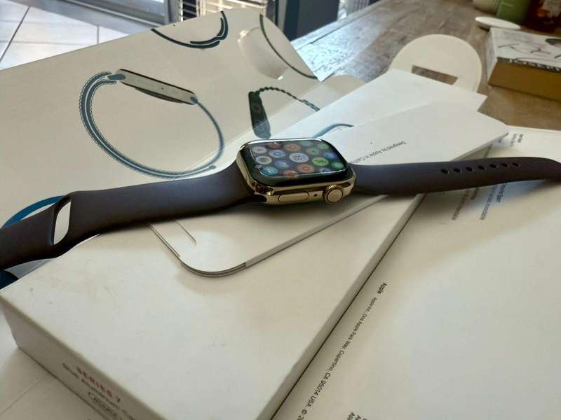 Apple Watch Series 7 (41mm)STAINLESS STEEL GOLD In Prestine Condition + box & Charger  * LTE*