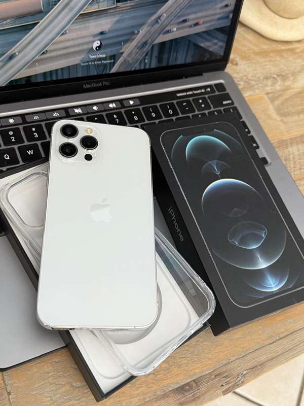 iPhone 12 Pro Max (128GB) Silver + Box & Extras