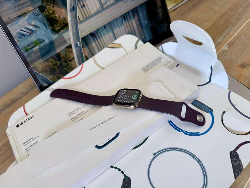 Apple Watch Series 7 (41mm)STAINLESS STEEL GOLD In Prestine Condition + box & Charger  * LTE*