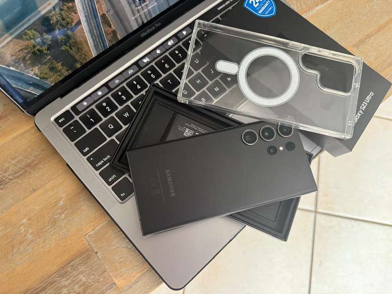 Samsung Galaxy S23 Ultra Phantom Black 12GB Ram (512GB)*EXCELLENT CONDITION *  + Box and Accessories