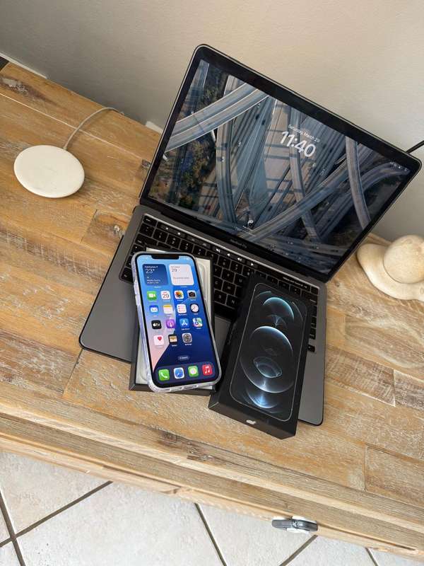 iPhone 12 Pro Max (128GB) Silver + Box & Extras