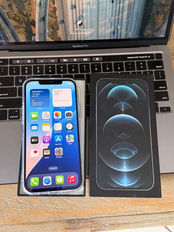 iPhone 12 Pro Max (128GB) Silver + Box & Extras