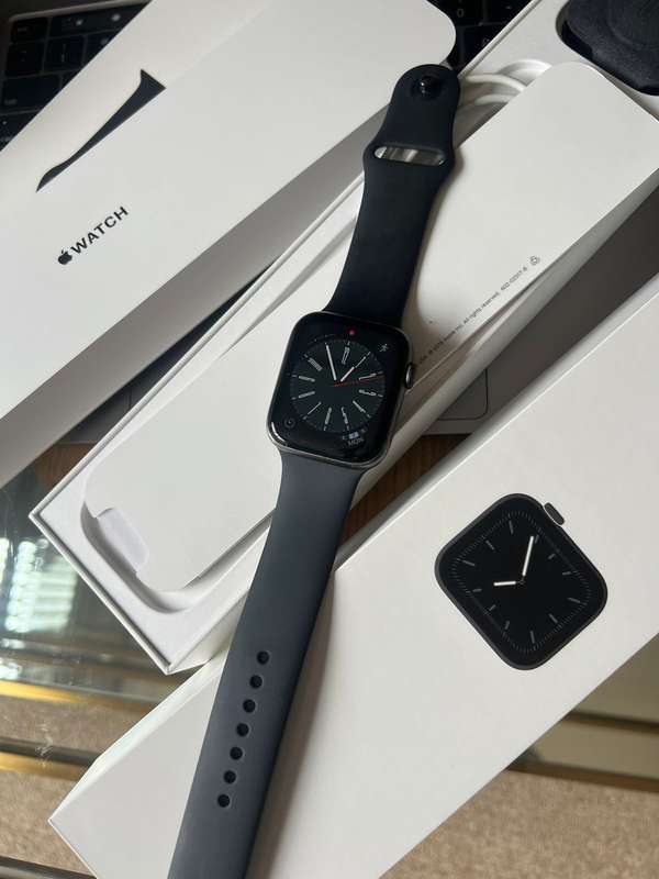 Apple Watch Series 5 (44mm), Great Condition + box & charger .