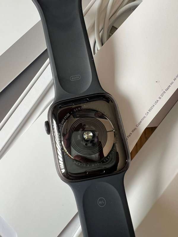 Apple Watch Series 5 (44mm), Great Condition + box & charger .