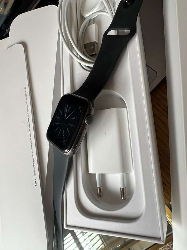 Apple Watch Series 5 (44mm), Great Condition + box & charger .
