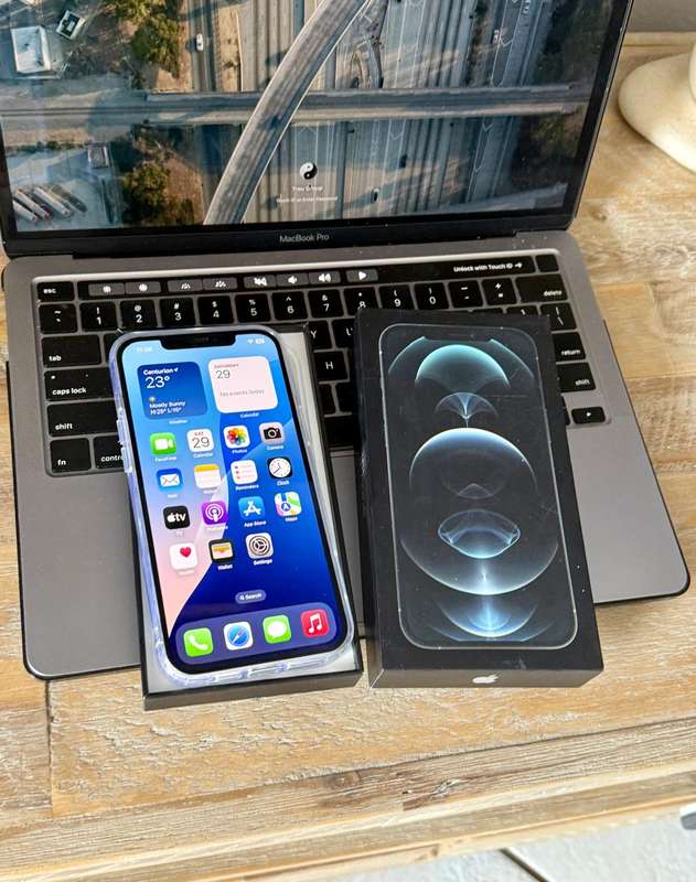 iPhone 12 Pro Max (128GB) Silver + Box & Extras