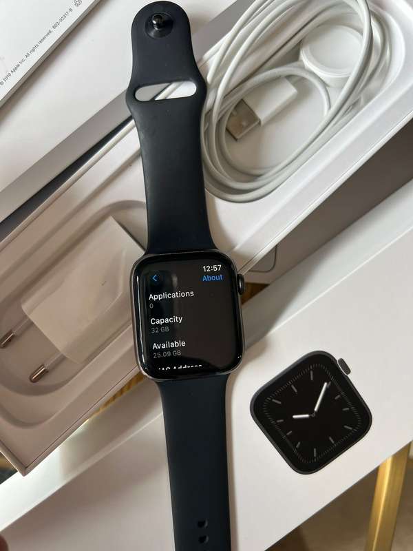 Apple Watch Series 5 (44mm), Great Condition + box & charger .
