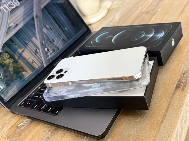 iPhone 12 Pro Max (128GB) Silver + Box & Extras