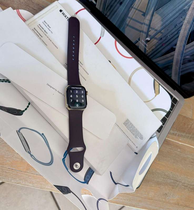Apple Watch Series 7 (41mm)STAINLESS STEEL GOLD In Prestine Condition + box & Charger  * LTE*